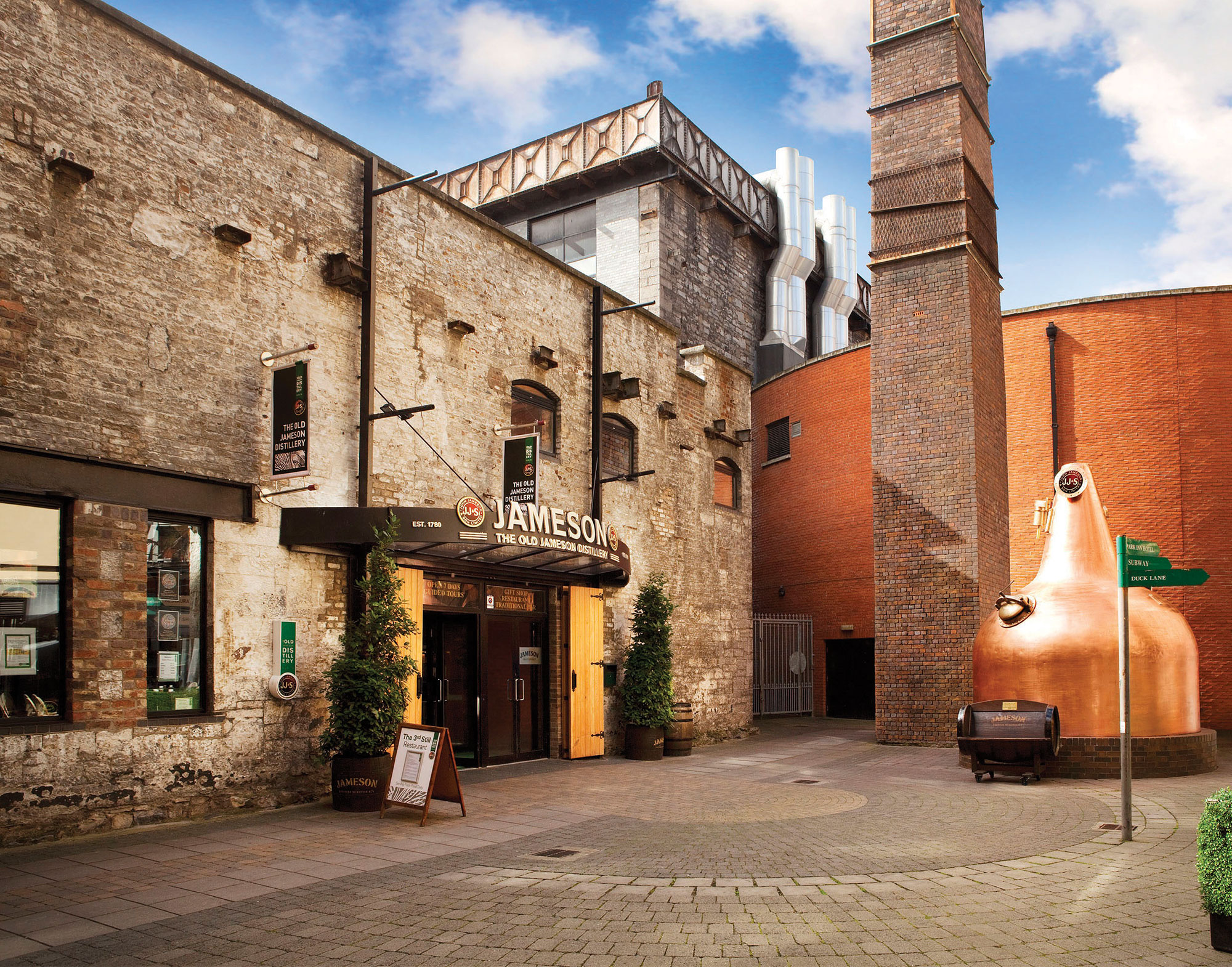 Jameson-Courtyard-landscape